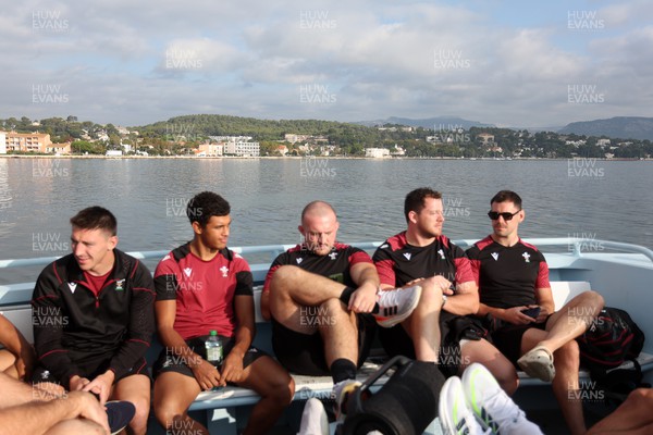 131023 - Wales Rugby Captains Run - The team take the The Toulon Métropole Bateau-Bus, the fastest form of public transport to training - 