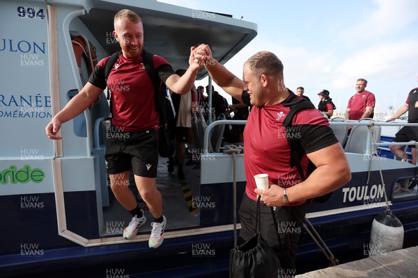 131023 - Wales Rugby Captains Run - The team take the The Toulon M�tropole Bateau-Bus, the fastest form of public transport to training - Corey Domachowski helps Tommy Reffell off the boat