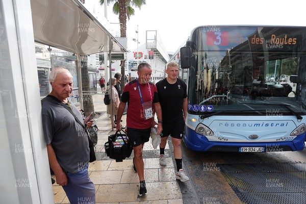 131023 - Wales Rugby Captains Run - The team take the The Toulon M�tropole Bateau-Bus, the fastest form of public transport to training - Dr Geoff Davies and Jac Morgan