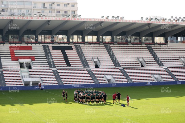 131023 - Wales Rugby Captains Run ahead of their Quarter Final match against Argentina - Team huddle