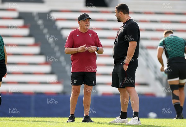 131023 - Wales Rugby Captains Run ahead of their Quarter Final match against Argentina - Head Coach Warren Gatland with Contact Area Coach Jonathan Thomas during training