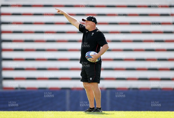 131023 - Wales Rugby Captains Run ahead of their Quarter Final match against Argentina - Skills Coach Neil Jenkins during training
