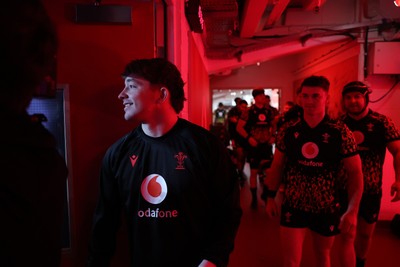 140226 - Wales Rugby Captains Run ahead of their Six Nations game against France tomorrow - Dan Edwards during training
