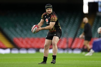 140226 - Wales Rugby Captains Run ahead of their Six Nations game against France tomorrow - Harri Deaves during training