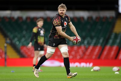 140226 - Wales Rugby Captains Run ahead of their Six Nations game against France tomorrow - Aaron Wainwright during training