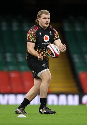 140226 - Wales Rugby Captains Run ahead of their Six Nations game against France tomorrow - Archie Griffin during training
