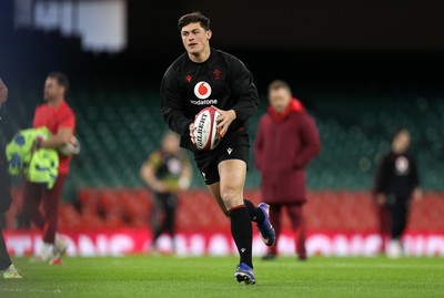140226 - Wales Rugby Captains Run ahead of their Six Nations game against France tomorrow - Louis Rees-Zammit during training