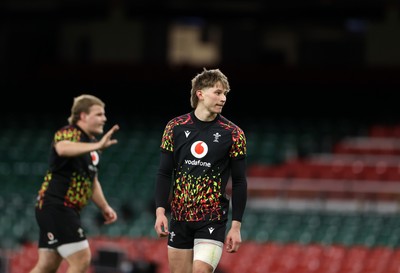 140226 - Wales Rugby Captains Run ahead of their Six Nations game against France tomorrow - Ellis Mee during training