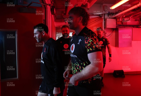 140226 - Wales Rugby Captains Run ahead of their Six Nations game against France tomorrow - Tomos Williams and Aaron Wainwright during training
