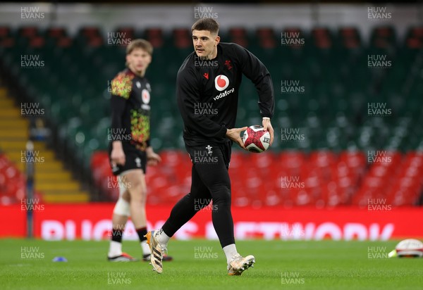 140226 - Wales Rugby Captains Run ahead of their Six Nations game against France tomorrow - Joe Hawkins during training