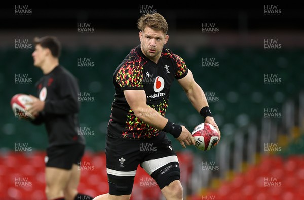 140226 - Wales Rugby Captains Run ahead of their Six Nations game against France tomorrow - Olly Cracknell during training