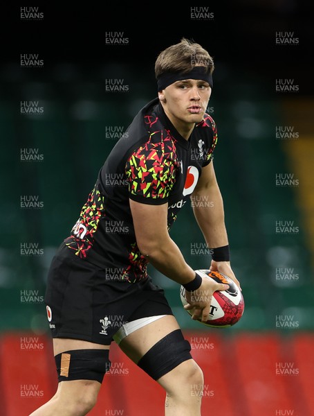 140226 - Wales Rugby Captains Run ahead of their Six Nations game against France tomorrow - Alex Mann during training