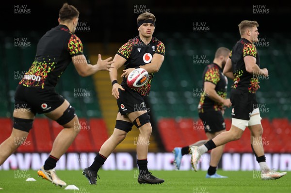 140226 - Wales Rugby Captains Run ahead of their Six Nations game against France tomorrow - Alex Mann during training