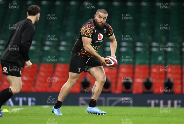 140226 - Wales Rugby Captains Run ahead of their Six Nations game against France tomorrow - Nicky Smith during training