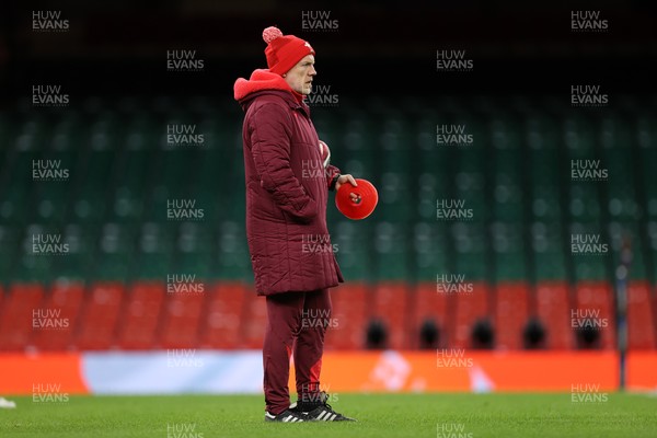 140226 - Wales Rugby Captains Run ahead of their Six Nations game against France tomorrow - Steve Tandy, Head Coach during training