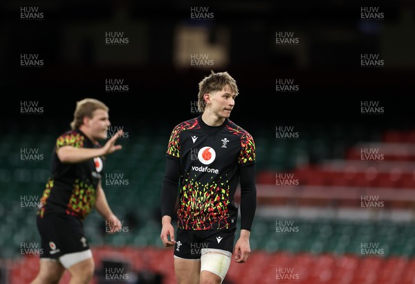 140226 - Wales Rugby Captains Run ahead of their Six Nations game against France tomorrow - Ellis Mee during training