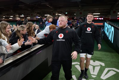 140325 - Wales Rugby Captains Run the day before their final Six Nations game against England - Keiron Assiratti during training