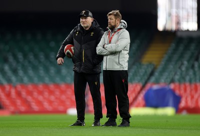 140325 - Wales Rugby Captains Run the day before their final Six Nations game against England - Neil Jenkins, Skills Coach and Mike Forshaw, Defence Coach during training