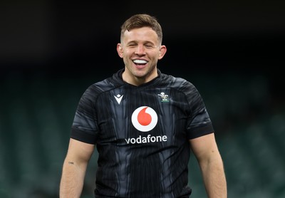 140325 - Wales Rugby Captains Run the day before their final Six Nations game against England - Elliot Dee during training