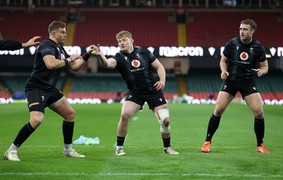 140325 - Wales Rugby Captains Run the day before their final Six Nations game against England - Elliot Dee, Jac Morgan and Max Llewellyn during training