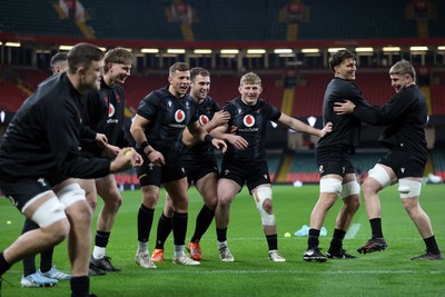 140325 - Wales Rugby Captains Run the day before their final Six Nations game against England - Ellis Mee, Elliot Dee, Max Llewellyn, Jac Morgan, Teddy Williams and Aaron Wainwright during training