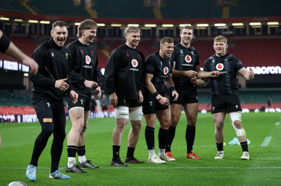 140325 - Wales Rugby Captains Run the day before their final Six Nations game against England - Tomos Williams, Ellis Mee, Elliot Dee, Max Llewellyn and Jac Morgan during training