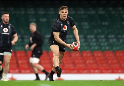 140325 - Wales Rugby Captains Run the day before their final Six Nations game against England - Jarrod Evans during training