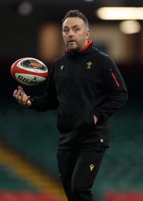 140325 - Wales Rugby Captains Run the day before their final Six Nations game against England - Matt Sherratt, Head Coach during training