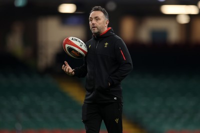 140325 - Wales Rugby Captains Run the day before their final Six Nations game against England - Matt Sherratt, Head Coach during training