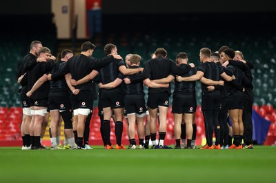 140325 - Wales Rugby Captains Run the day before their final Six Nations game against England - Wales team huddle