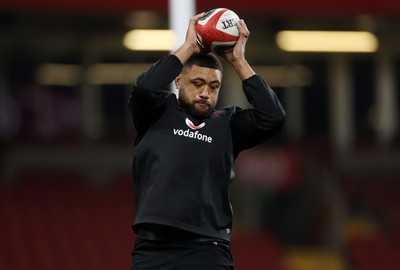 140325 - Wales Rugby Captains Run the day before their final Six Nations game against England - Taulupe Faletau during training