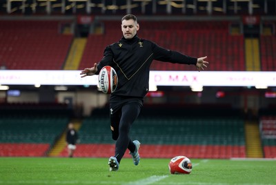 140325 - Wales Rugby Captains Run the day before their final Six Nations game against England - Tomos Williams during training