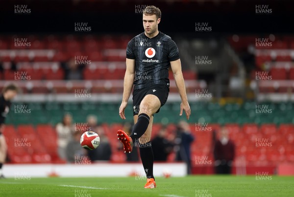 140325 - Wales Rugby Captains Run the day before their final Six Nations game against England - Max Llewellyn during training