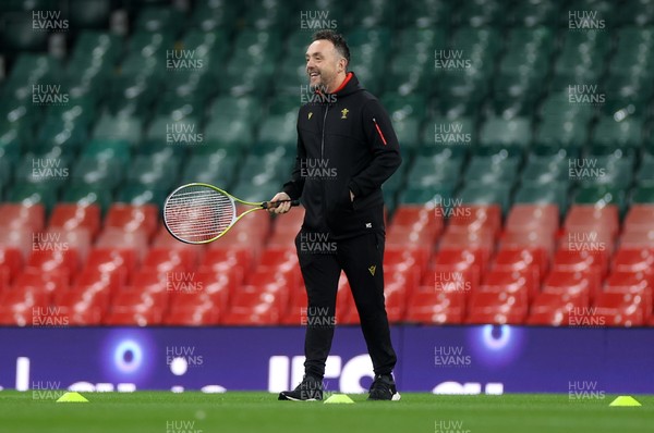 140325 - Wales Rugby Captains Run the day before their final Six Nations game against England - Matt Sherratt, Head Coach during training