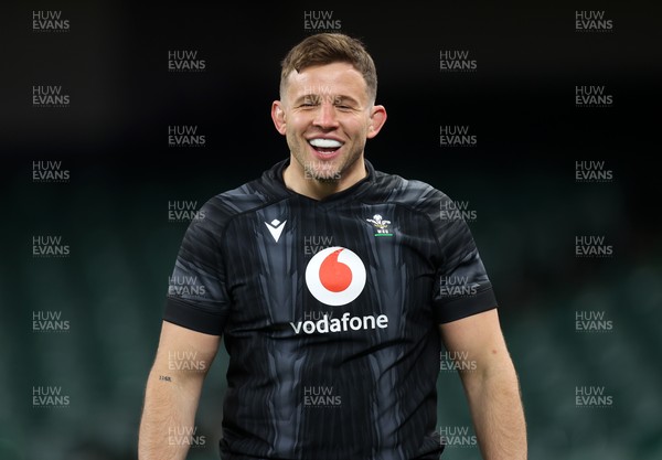 140325 - Wales Rugby Captains Run the day before their final Six Nations game against England - Elliot Dee during training