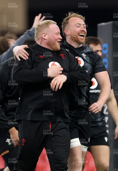 140325 - Wales Rugby Captains Run the day before their final Six Nations game against England - Keiron Assiratti and Tommy Reffell during training