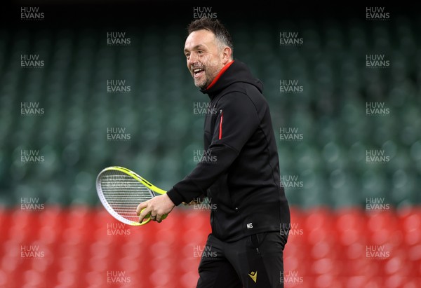 140325 - Wales Rugby Captains Run the day before their final Six Nations game against England - Matt Sherratt, Head Coach during training