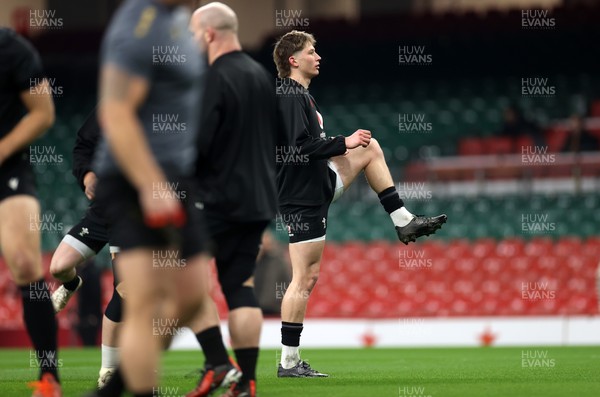 140325 - Wales Rugby Captains Run the day before their final Six Nations game against England - Ellis Mee during training