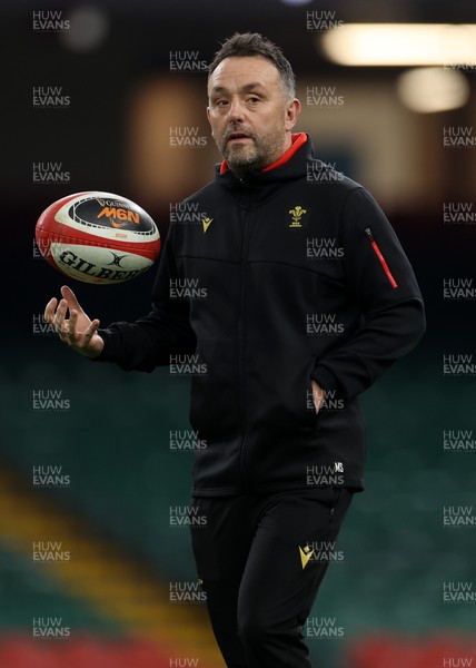 140325 - Wales Rugby Captains Run the day before their final Six Nations game against England - Matt Sherratt, Head Coach during training