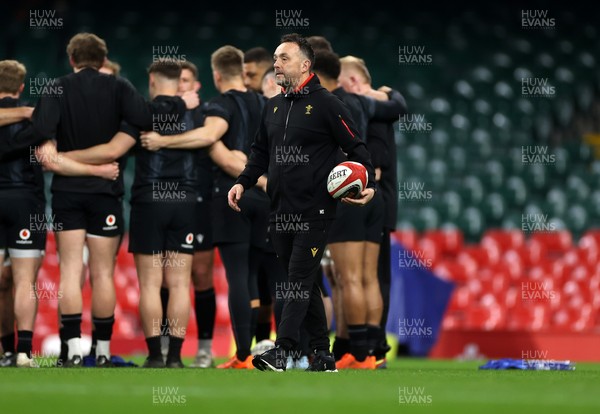 140325 - Wales Rugby Captains Run the day before their final Six Nations game against England - Matt Sherratt, Head Coach during training