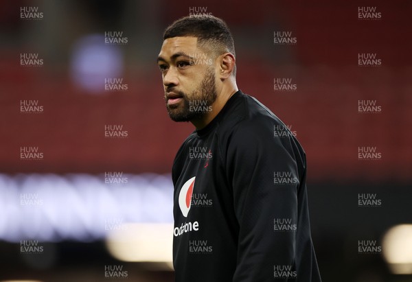 140325 - Wales Rugby Captains Run the day before their final Six Nations game against England - Taulupe Faletau during training