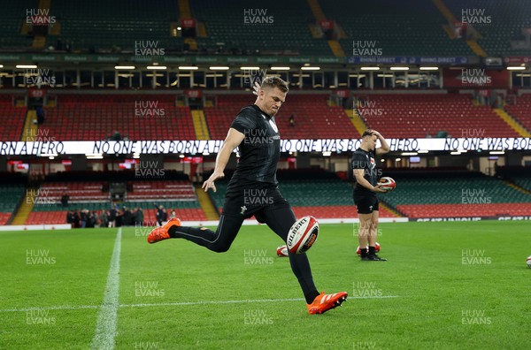 140325 - Wales Rugby Captains Run the day before their final Six Nations game against England - Gareth Anscombe during training