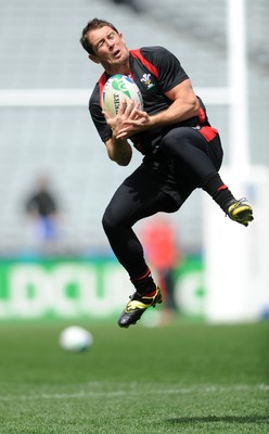 14.10.11 - Wales Rugby Captains Run - Shane Williams during training. 