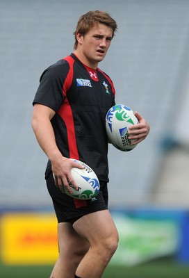 14.10.11 - Wales Rugby Captains Run - Jonathan Davies during training. 