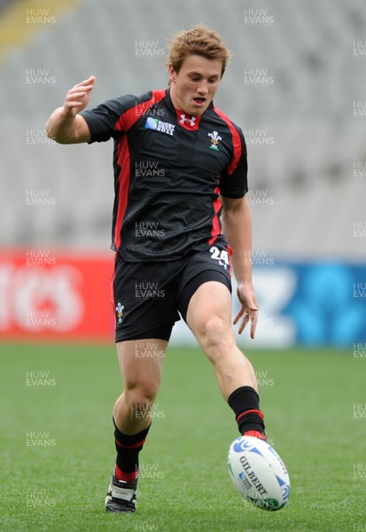 14.10.11 - Wales Rugby Captains Run - Jonathan Davies during training. 
