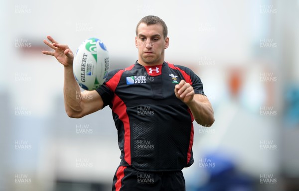 14.10.11 - Wales Rugby Captains Run - Sam Warburton during training. 