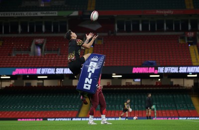 141125 - Wales Rugby Captains Run ahead of their game against Japan - Louis Rees-Zammit during training
