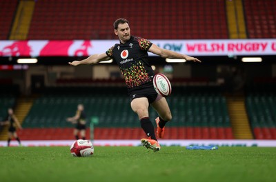 141125 - Wales Rugby Captains Run ahead of their game against Japan - Tomos Williams during training