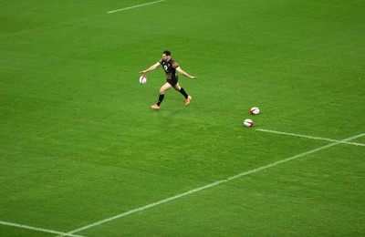 141125 - Wales Rugby Captains Run ahead of their game against Japan - Tomos Williams during training