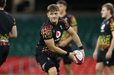 141125 - Wales Rugby Captains Run ahead of their game against Japan - Alex Mann during training